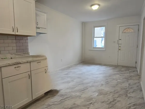$1,895 | 232 Stuyvesant Avenue, Unit REAR, Lyndhurst, NJ 07071