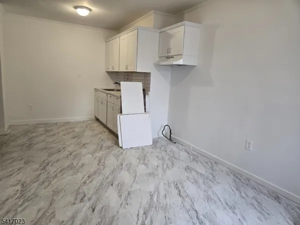 $1,895 | 232 Stuyvesant Avenue, Unit REAR, Lyndhurst, NJ 07071