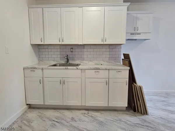 $1,895 | 232 Stuyvesant Avenue, Unit REAR, Lyndhurst, NJ 07071