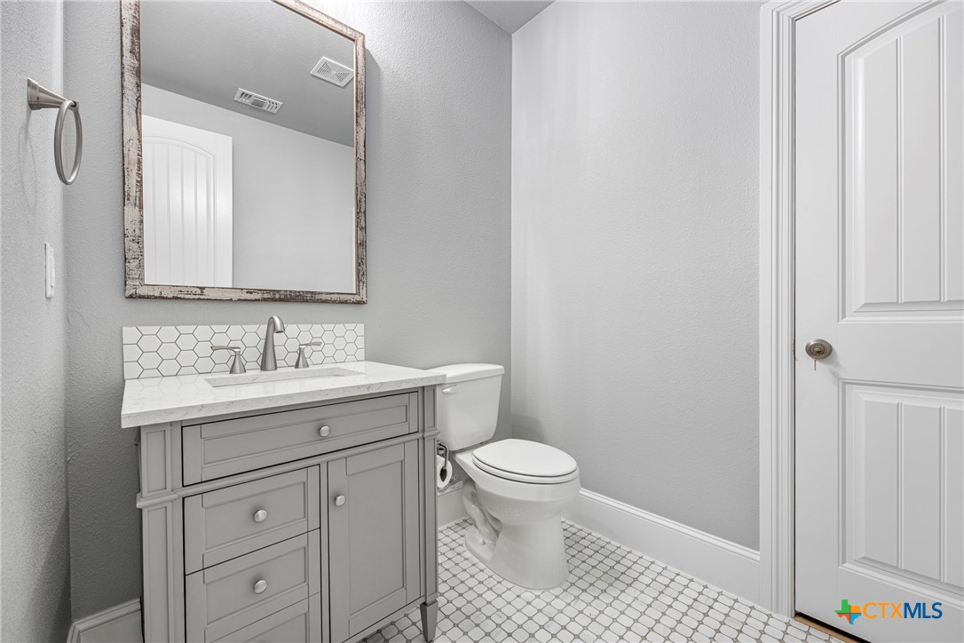 360 Grove Road Killeen, TX 76542 - Photo 27 of 48 a bathroom with a sink a toilet and a mirror