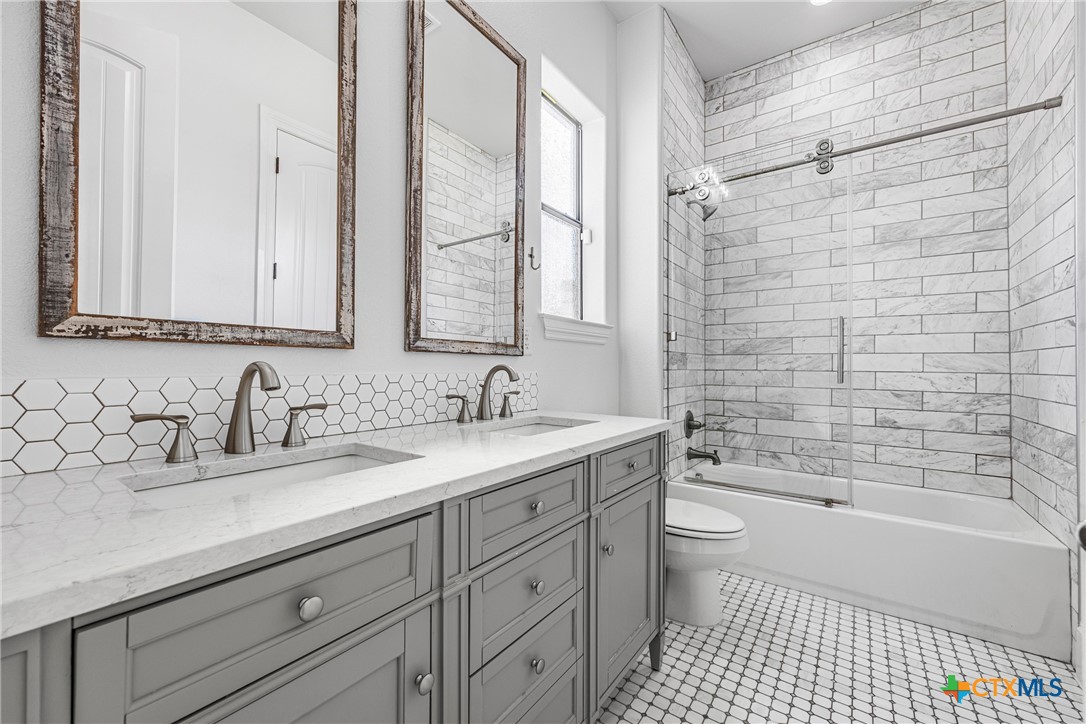 360 Grove Road Killeen, TX 76542 - Photo 31 of 48 a bathroom with a sink a toilet and shower