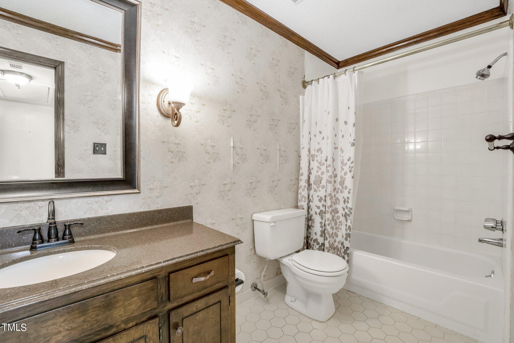 8100 N Creek Raleigh, NC 27613 - Photo 27 of 32 Hall bath