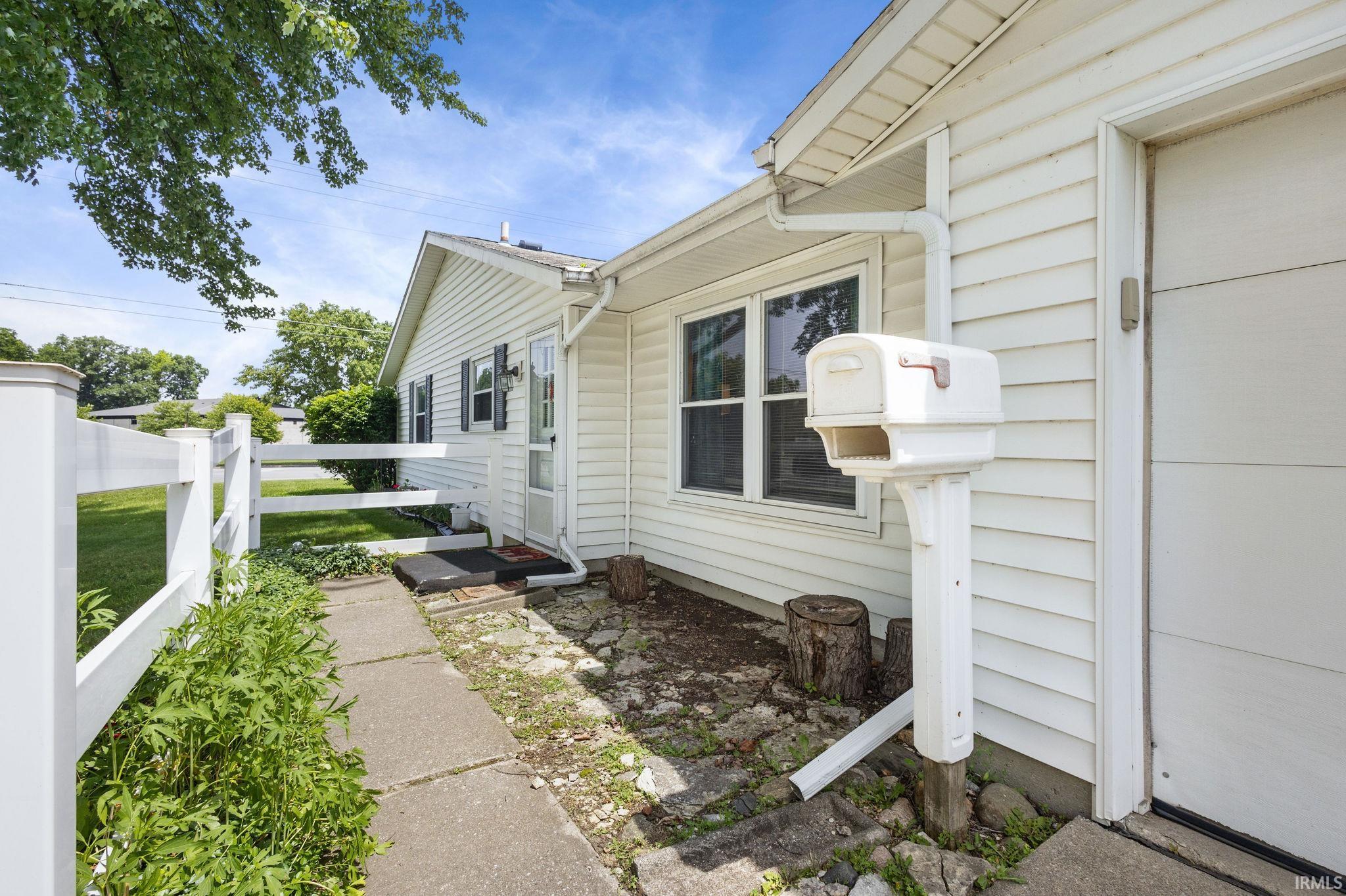 1229 Lower Huntington Road Fort Wayne, IN 46819 - Photo 5 of 34
