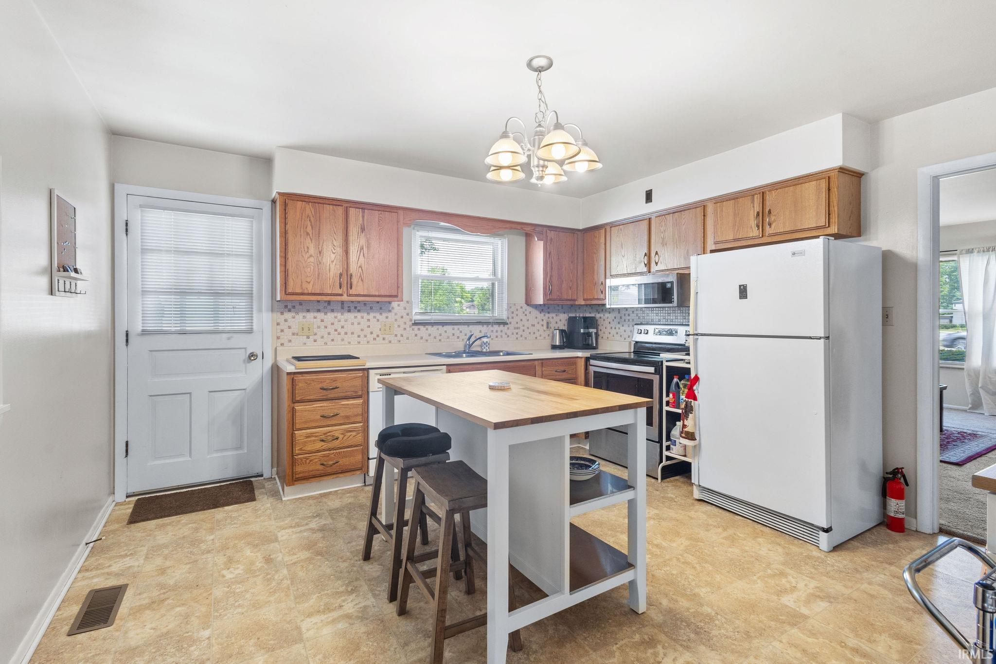 1229 Lower Huntington Road Fort Wayne, IN 46819 - Photo 8 of 34