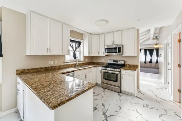 $519,000 | 10351 Parkside Avenue, Oak Lawn, IL 60453