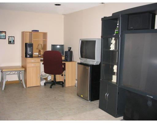 49 Newhall Street Springfield, MA 01109 - Photo 10 of 12 a view of a workspace with furniture