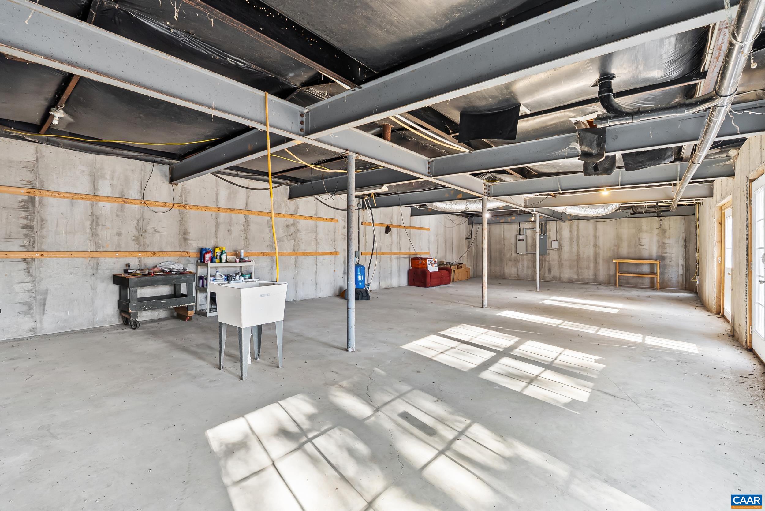 1690 Poorhouse Creek Road Appomattox, VA 24522 - Photo 24 of 44 a view of a garage with table