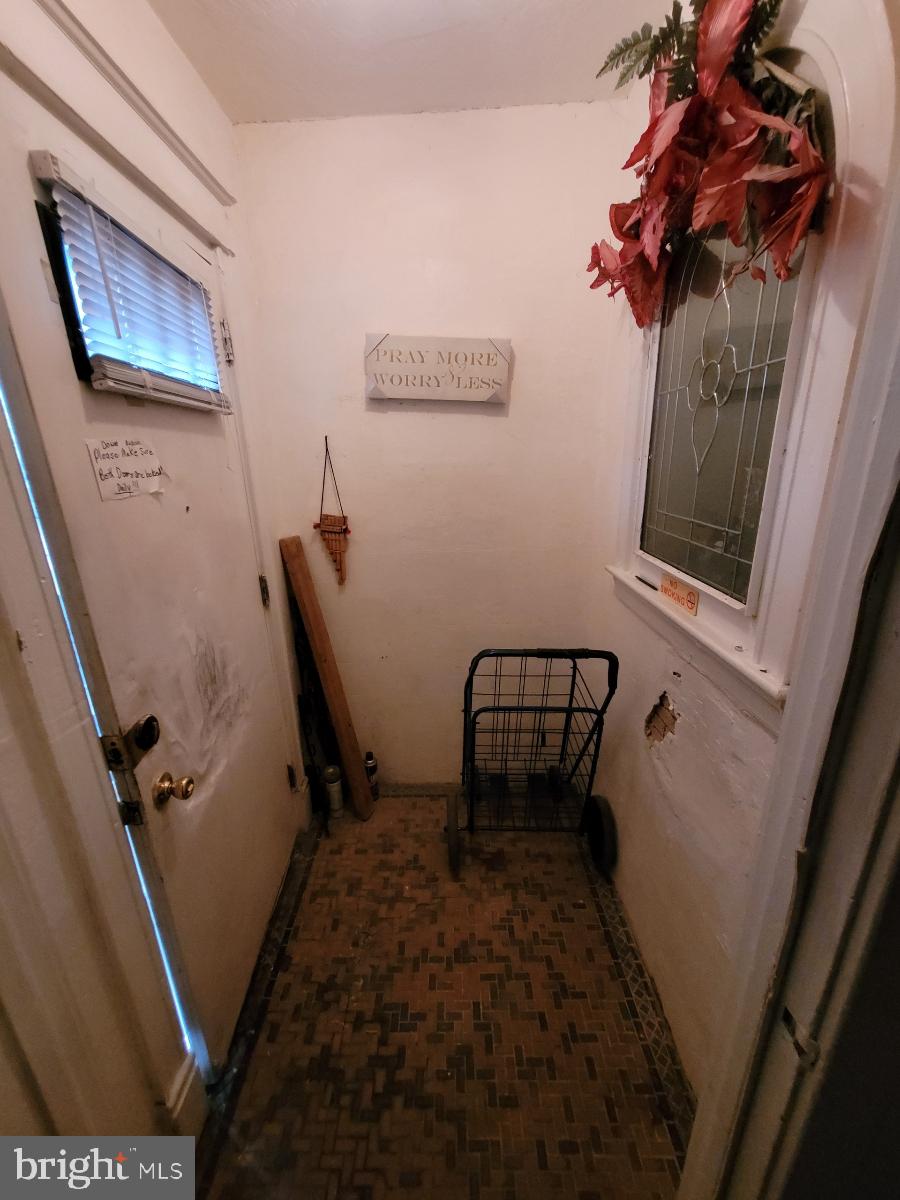 7311 North 21st Street Philadelphia, PA 19138 - Photo 4 of 25 Foyer