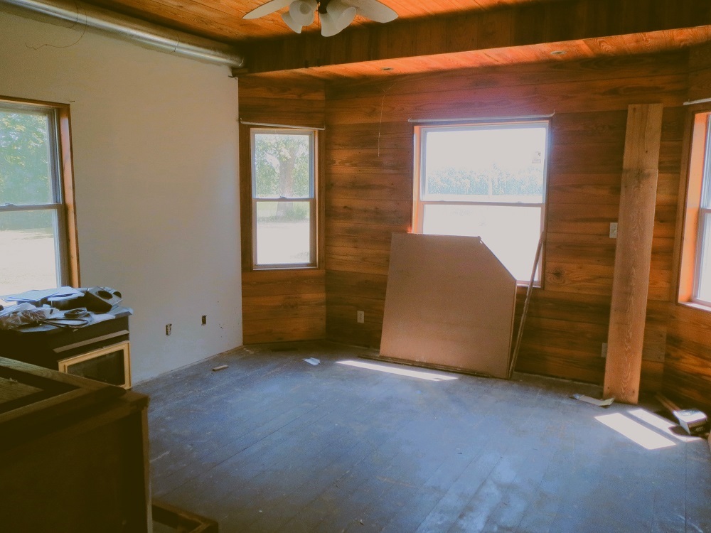 21785 Brooks Road Prophetstown, IL 61277 - Photo 13 of 38 a view of a livingroom with an empty room