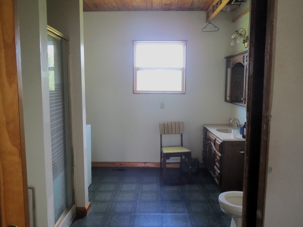 21785 Brooks Road Prophetstown, IL 61277 - Photo 19 of 38 a bathroom with a toilet sink and mirror