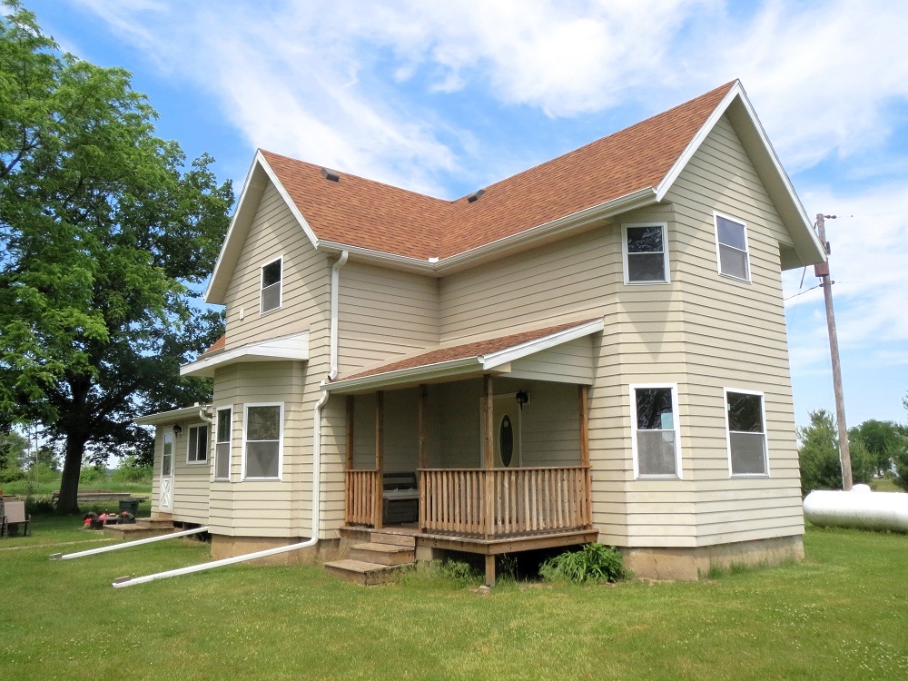 21785 Brooks Road Prophetstown, IL 61277 - Photo 2 of 38 a front view of a house with a yard