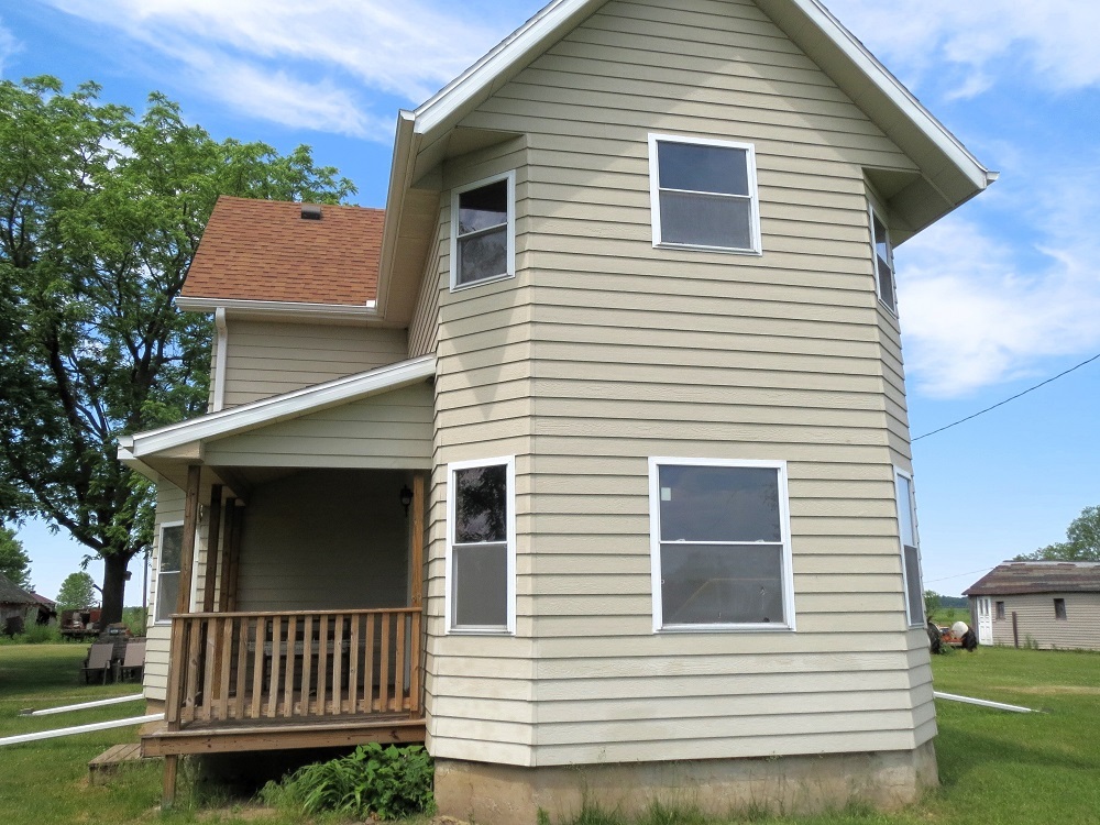 21785 Brooks Road Prophetstown, IL 61277 - Photo 31 of 38 a view of a house with a porch
