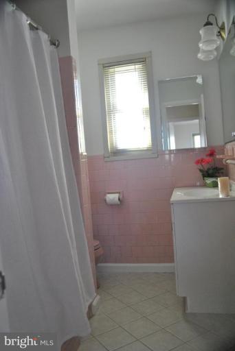 6815 Cabin John Road Springfield, VA 22150 - Photo 12 of 18 Bath #1