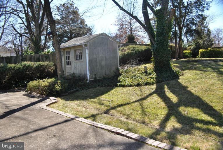 6815 Cabin John Road Springfield, VA 22150 - Photo 15 of 18 Shed