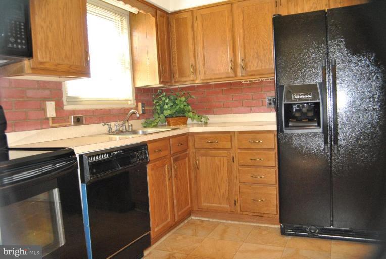 6815 Cabin John Road Springfield, VA 22150 - Photo 3 of 18 Kitchen #2