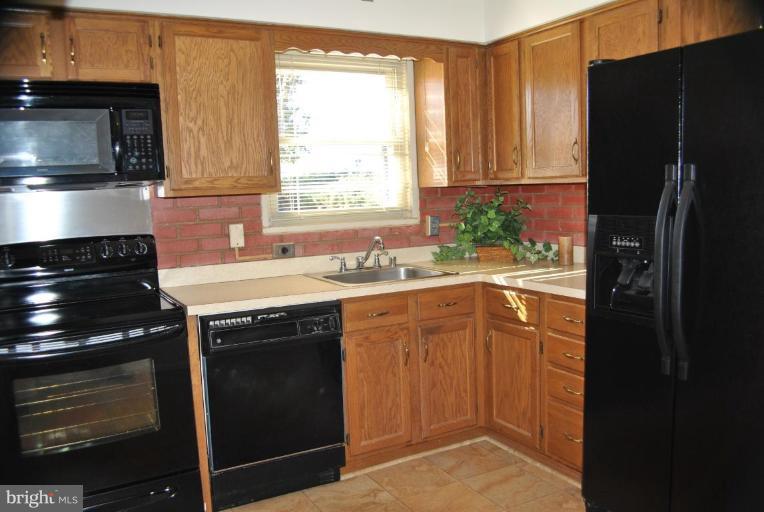 6815 Cabin John Road Springfield, VA 22150 - Photo 8 of 18 Kitchen