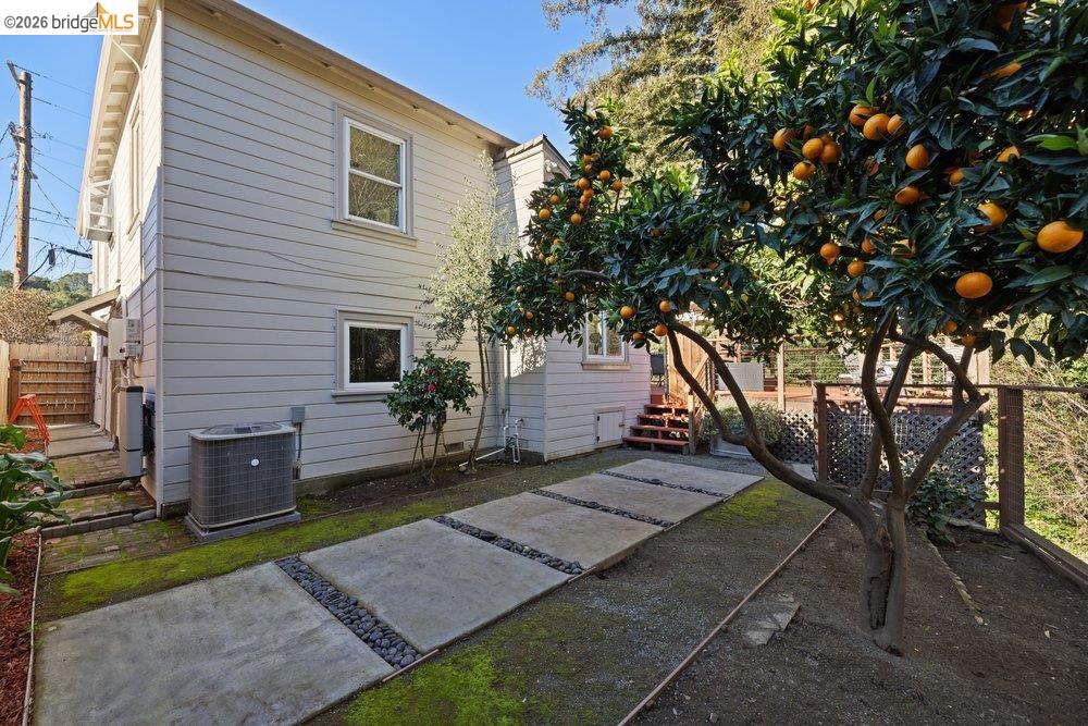 9600 Golf Links Road Oakland, CA 94605 - Photo 38 of 47 Back of property