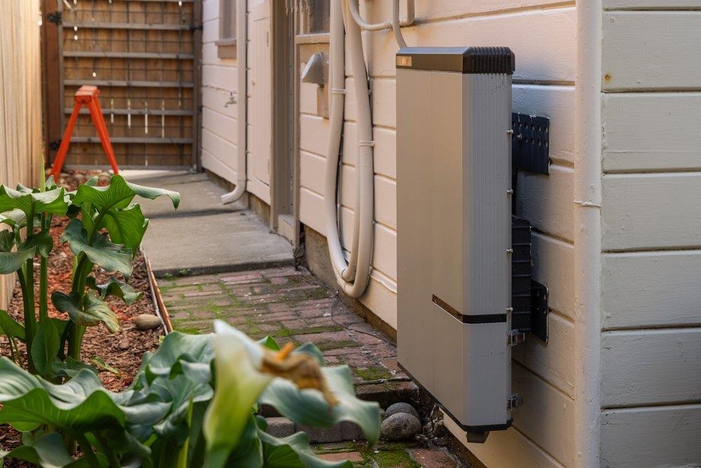 9600 Golf Links Road Oakland, CA 94605 - Photo 41 of 47 Exterior view of a power storage unit