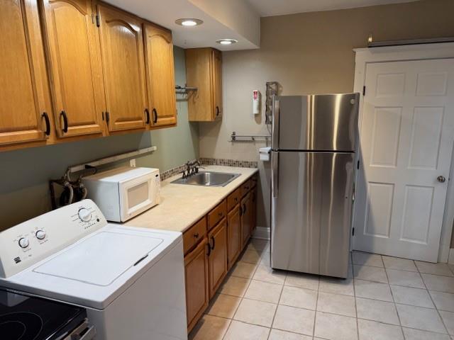 180 South 17th Street, Unit 2 Pittsburgh, PA 15203 - Photo 5 of 9 a kitchen that has a sink a stove and a refrigerator