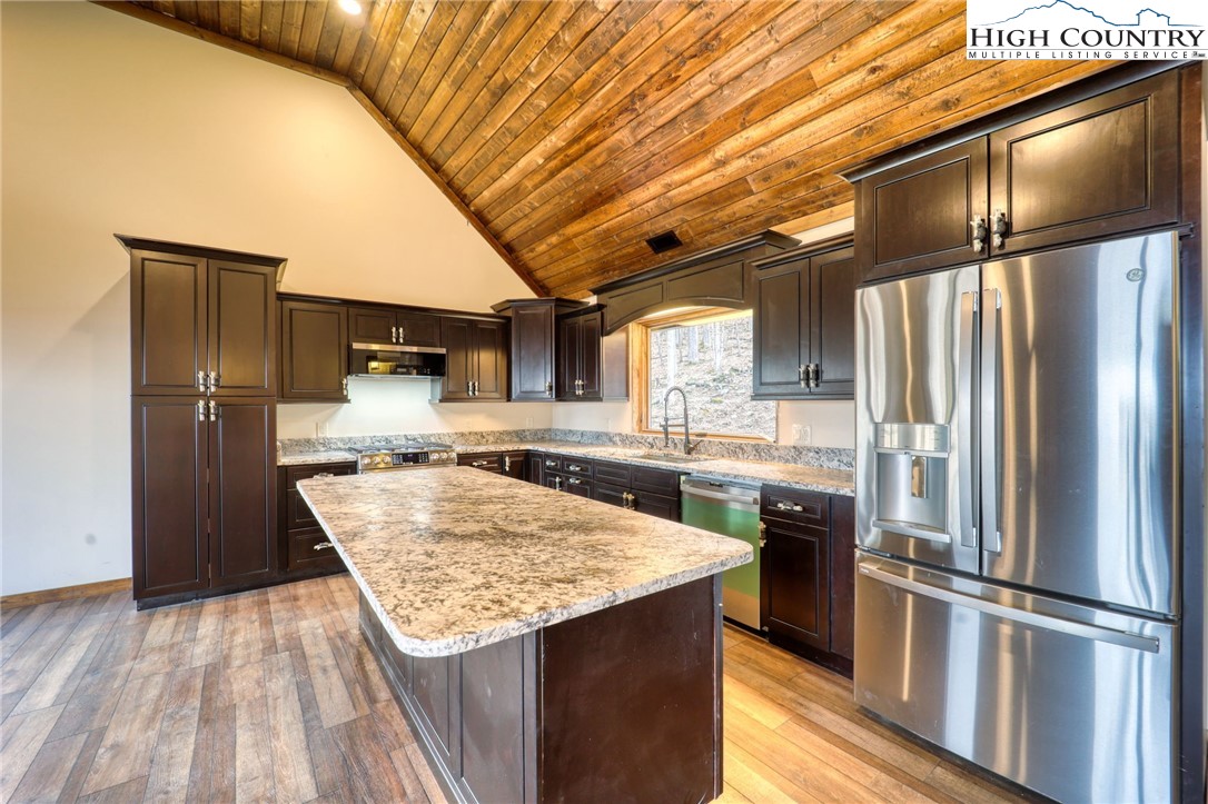 975 Harley Perry Road Zionville, NC 28698 - Photo 8 of 48 Gallery Image 8