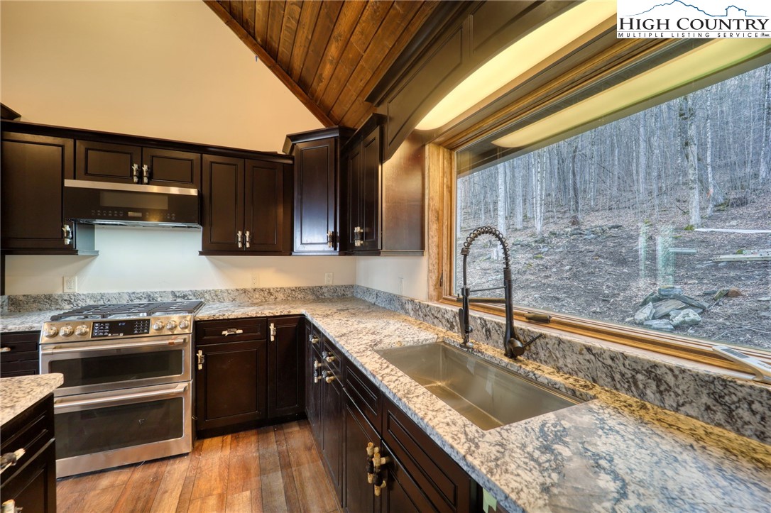 975 Harley Perry Road Zionville, NC 28698 - Photo 9 of 48 Gallery Image 9