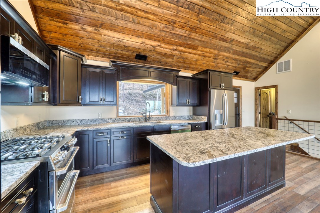 975 Harley Perry Road Zionville, NC 28698 - Photo 10 of 48 Gallery Image 10