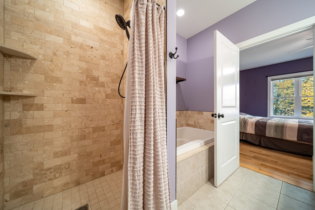36 Winnicut Road, Unit 2 North Hampton, NH 03862 - Photo 12 of 31 Gallery Image 12