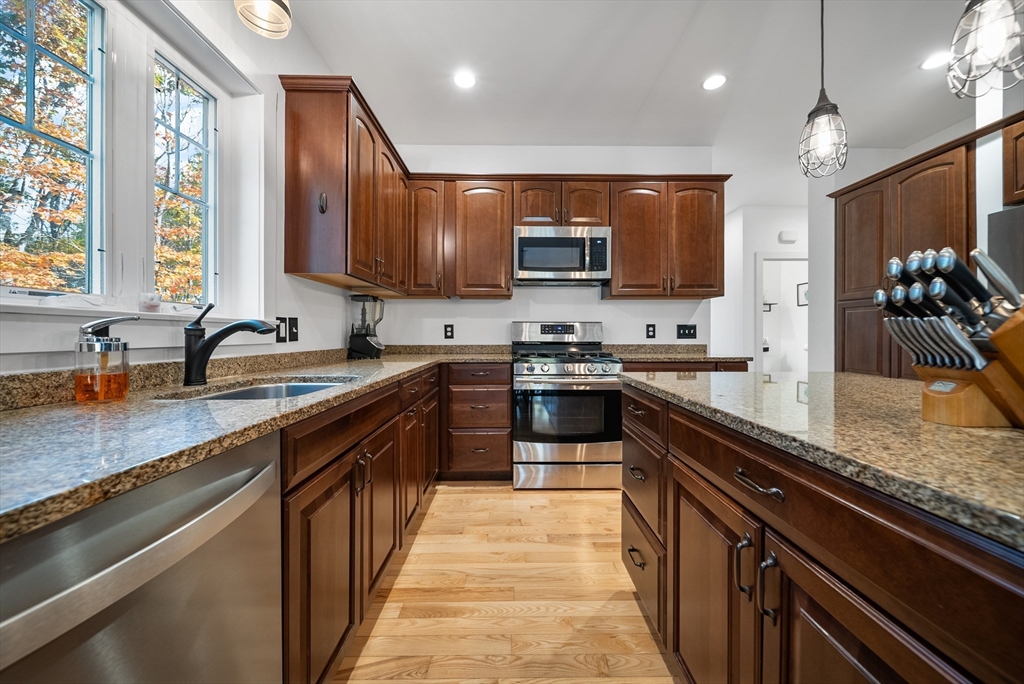 36 Winnicut Road, Unit 2 North Hampton, NH 03862 - Photo 7 of 31 Gallery Image 7