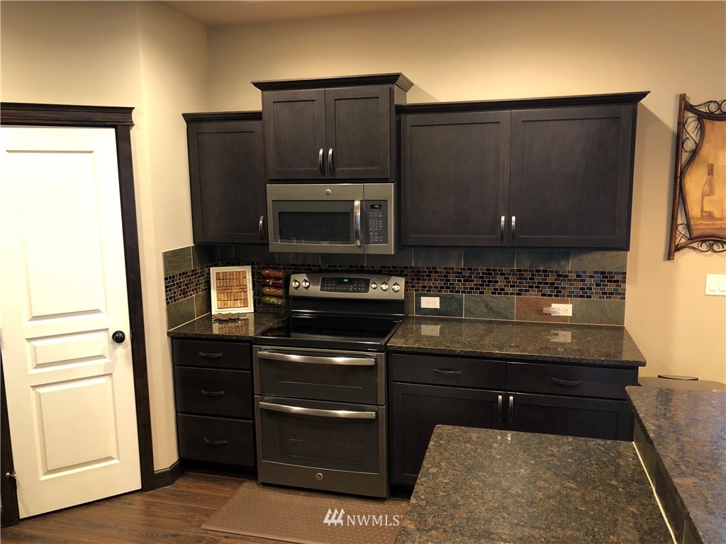 855 Southwest Windy Point Court Pullman, WA 99163 - Photo 11 of 23 Gallery Image 11