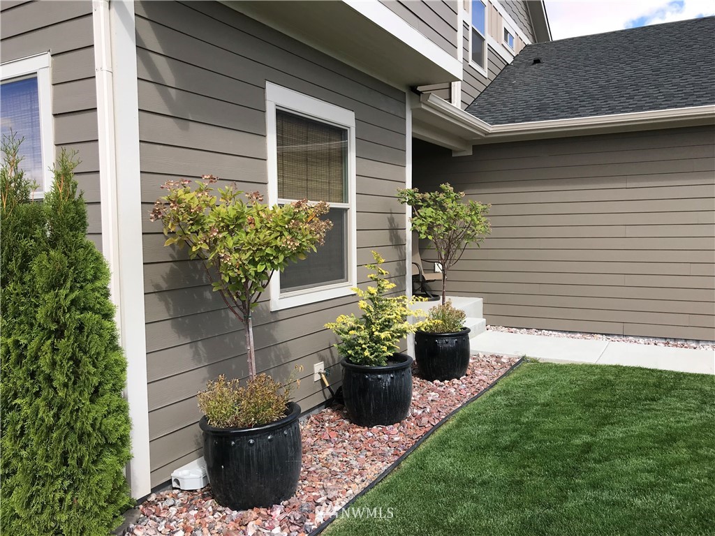 855 Southwest Windy Point Court Pullman, WA 99163 - Photo 4 of 23 Gallery Image 4