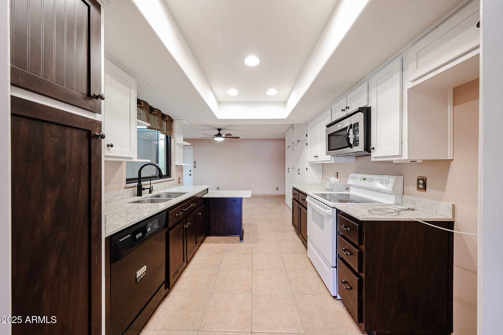 4916 East Hopi Street Phoenix, AZ 85044 - Photo 12 of 27 Kitchen