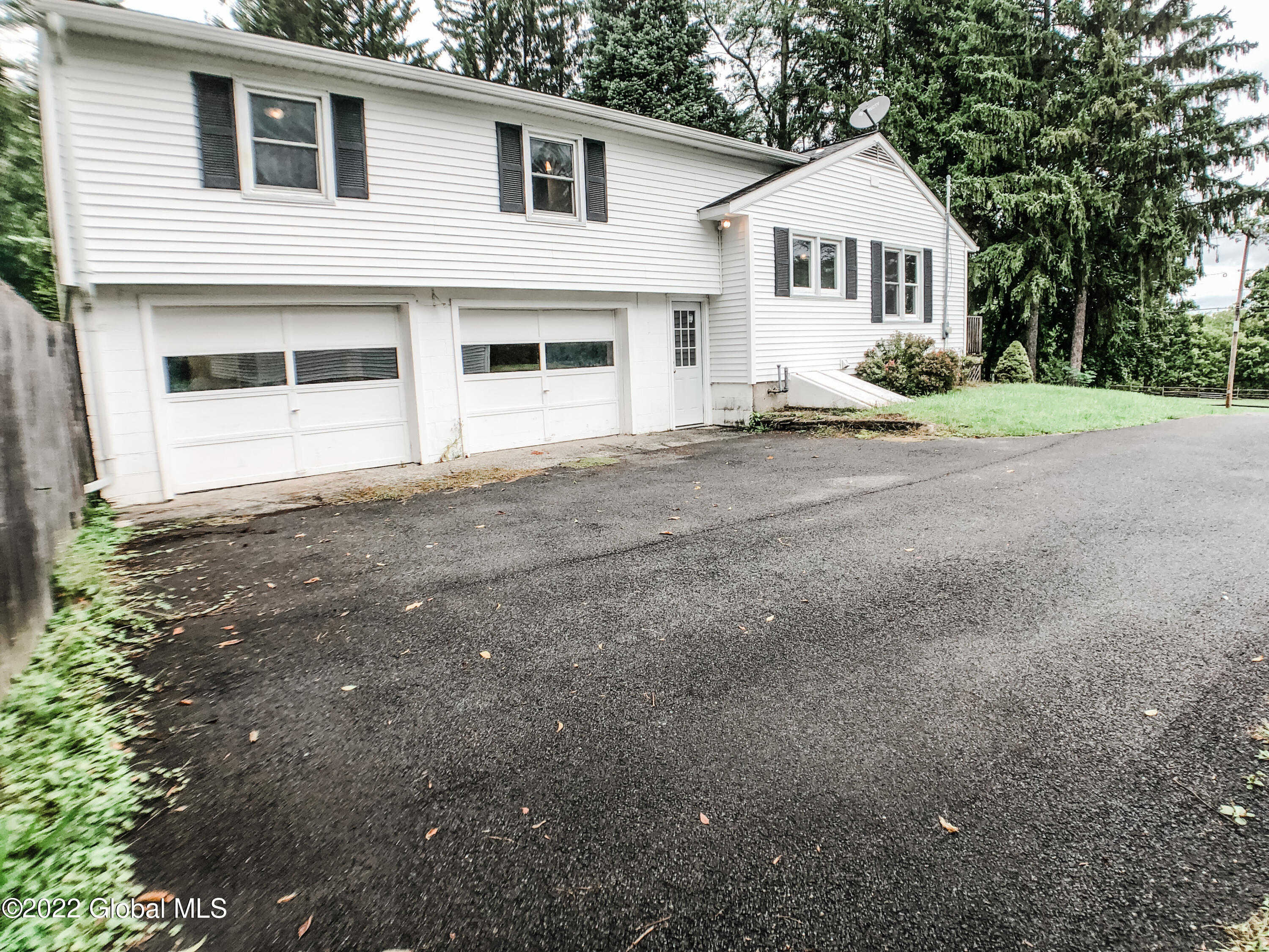 4052 River Road Colonie, NY 12309 - Photo 4 of 24 IMG_3840