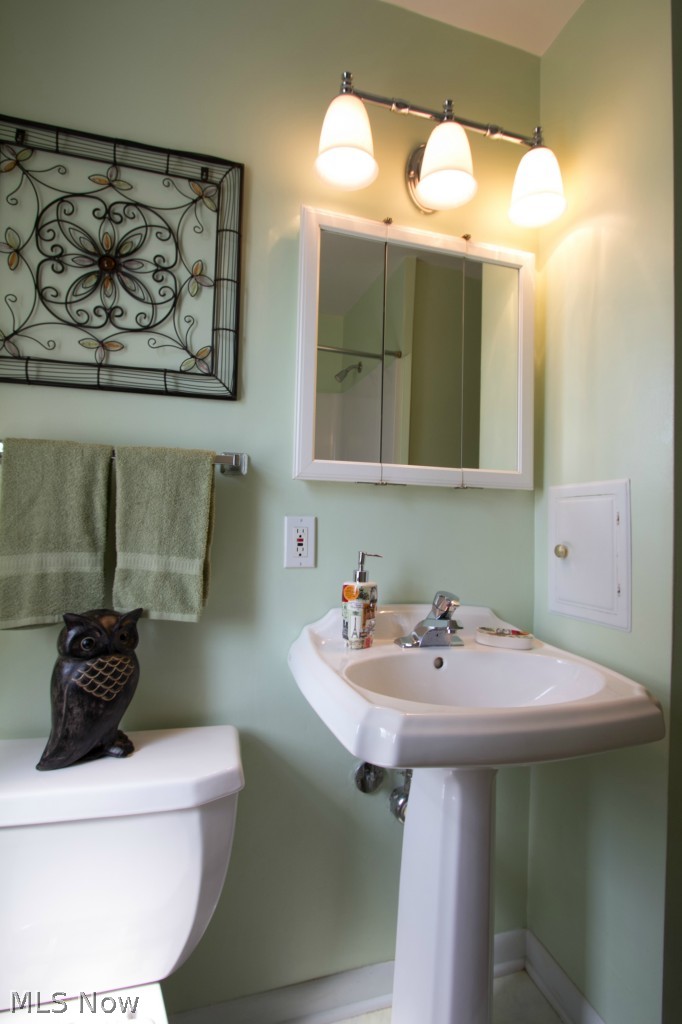 30094 Warren Road Wickliffe, OH 44092 - Photo 19 of 25 Gallery Image 19