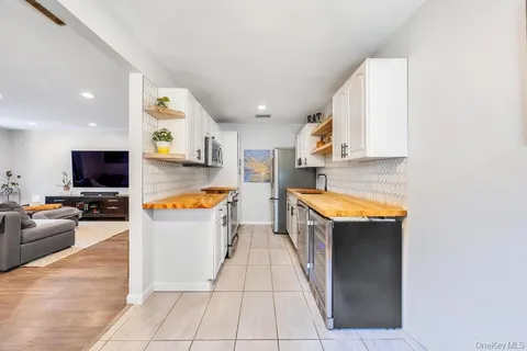 $389,990 | 222 Birchwood Road, Coram, NY 11727