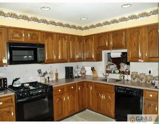 4802 Stonehedge Road Edison, NJ 08820 - Photo 5 of 10