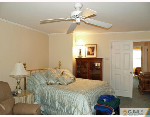 4802 Stonehedge Road Edison, NJ 08820 - Photo 7 of 10