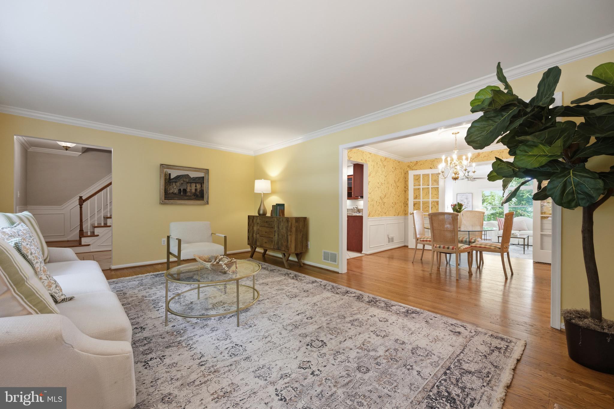 7118 Devonshire Road Alexandria, VA 22307 - Photo 11 of 88 Living Room