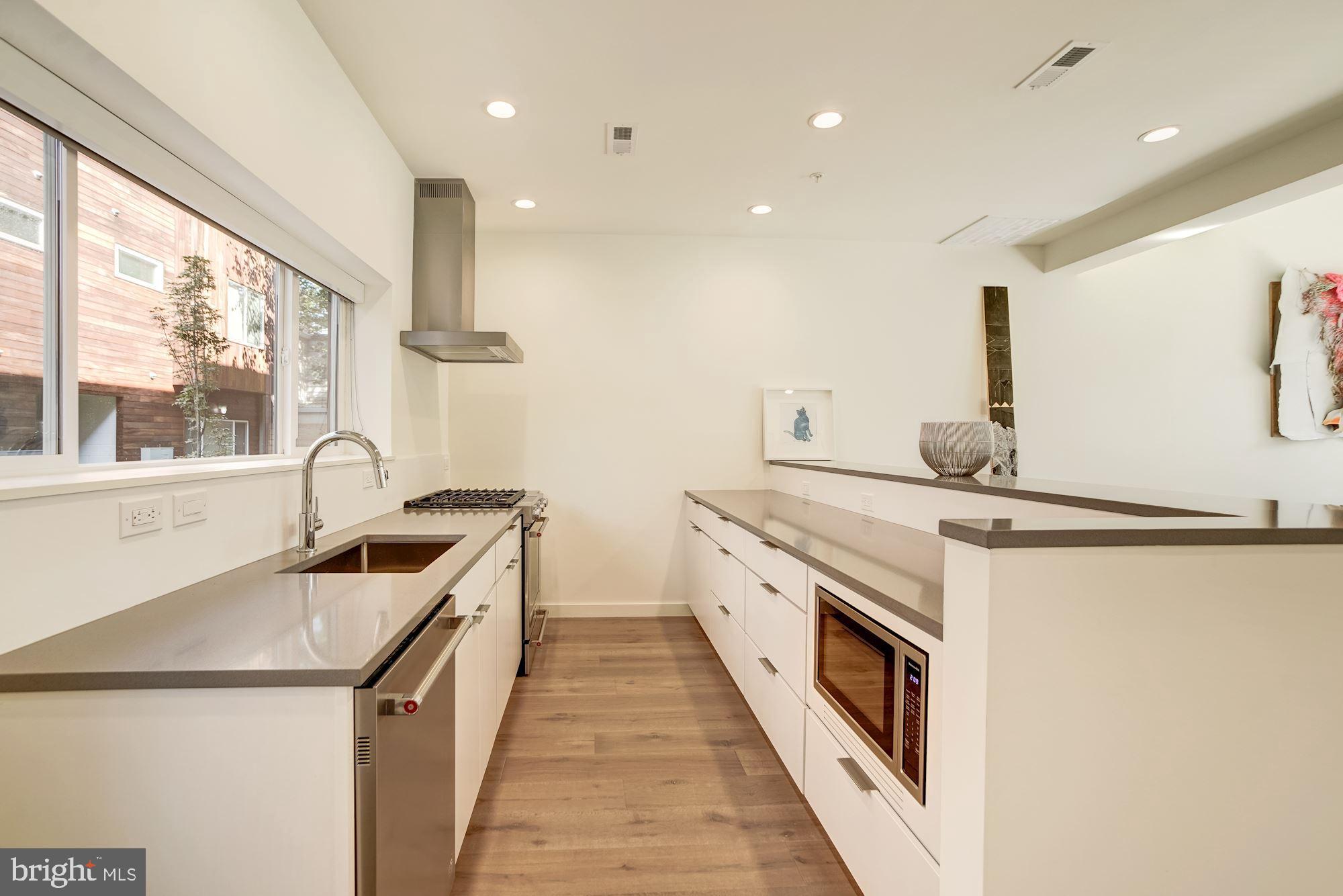 450 Ridge Street Northwest Washington, DC 20001 - Photo 9 of 13