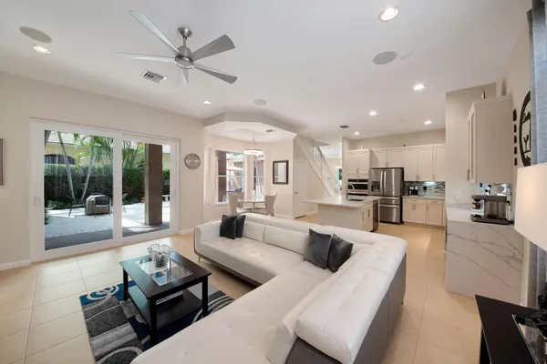 $4,995 | 6874 Houlton Circle, Lake Worth, FL 33467