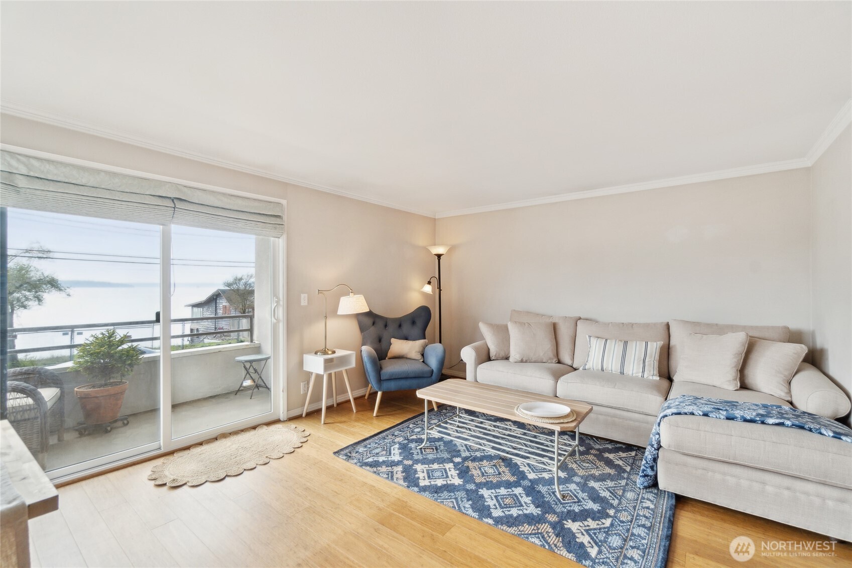 4222 Beach Drive Southwest, Unit 202 Seattle, WA 98116 - Photo 4 of 31