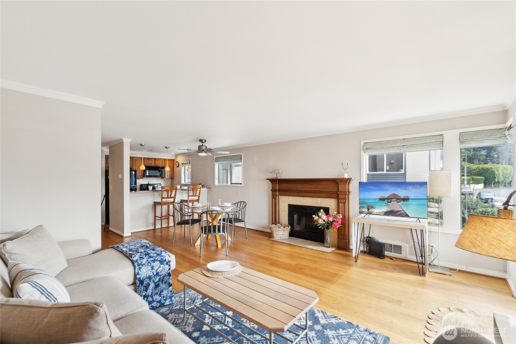 4222 Beach Drive Southwest, Unit 202 Seattle, WA 98116 - Photo 5 of 31