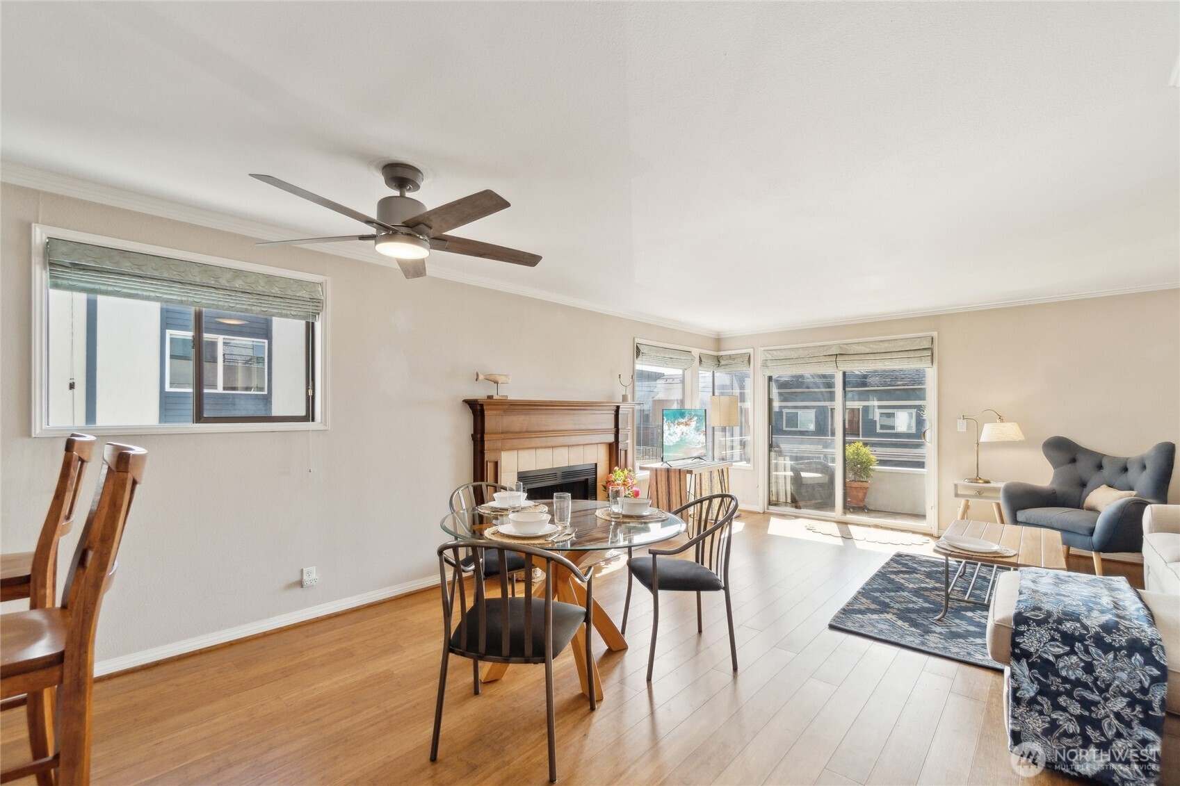 4222 Beach Drive Southwest, Unit 202 Seattle, WA 98116 - Photo 6 of 31