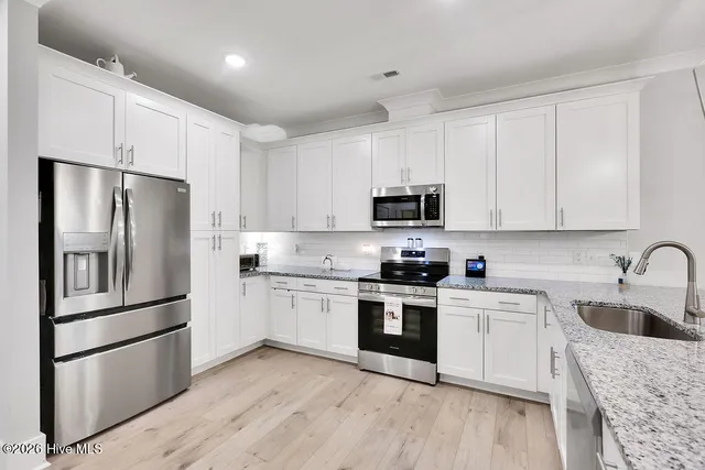 $384,900 | 7402 Springwater Drive, Wilmington, NC 28411