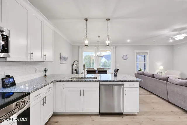 $384,900 | 7402 Springwater Drive, Wilmington, NC 28411