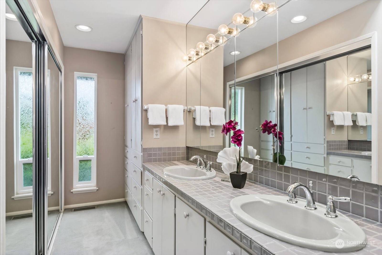 17702 Talbot Road Edmonds, WA 98026 - Photo 27 of 40 Gallery Image 27