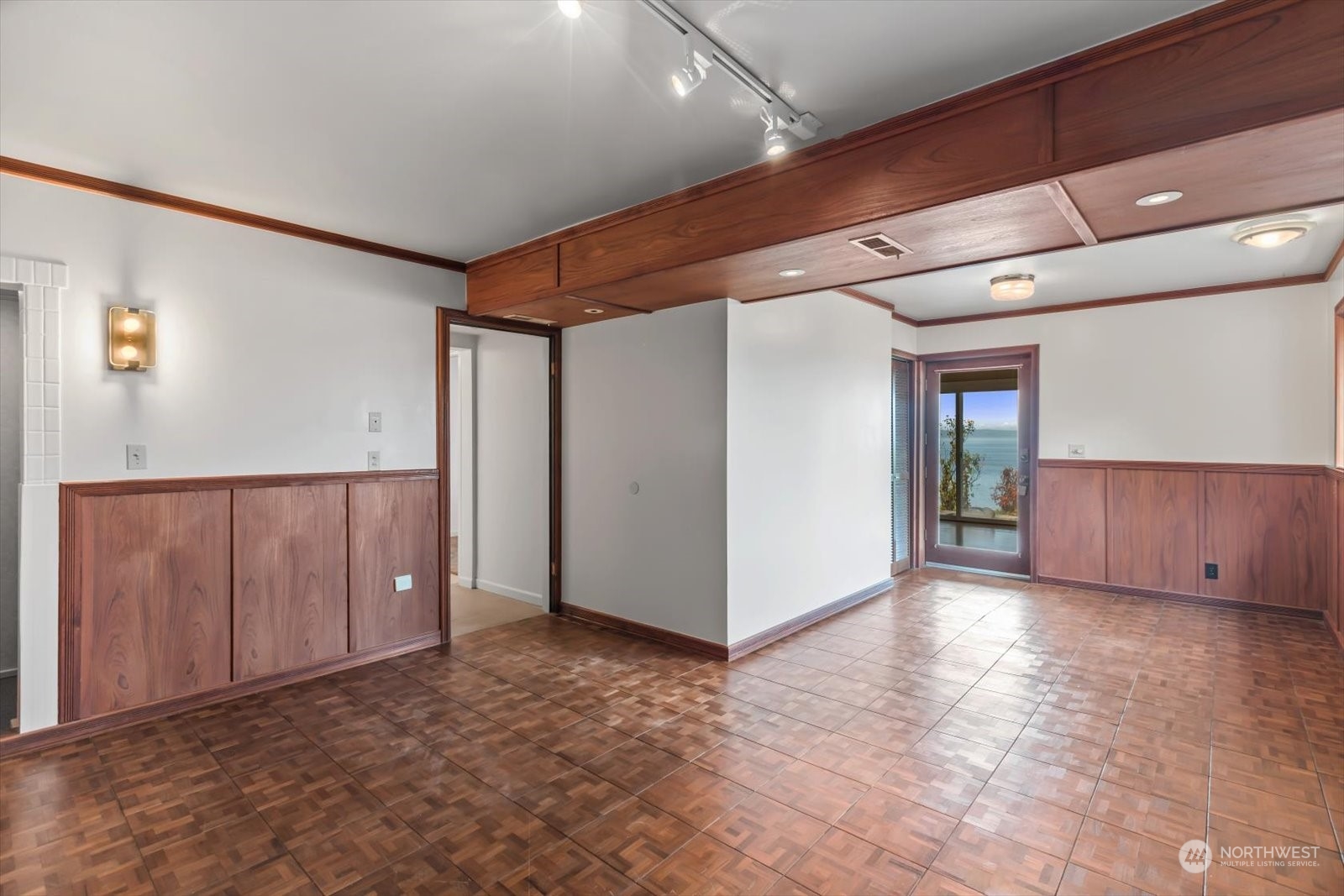 17702 Talbot Road Edmonds, WA 98026 - Photo 36 of 40 Gallery Image 36