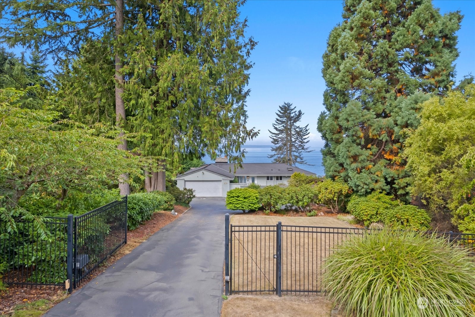 17702 Talbot Road Edmonds, WA 98026 - Photo 5 of 40 Gallery Image 5