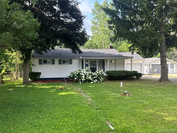 $235,000 | 6182 Surrey Lane, Burton, MI 48519