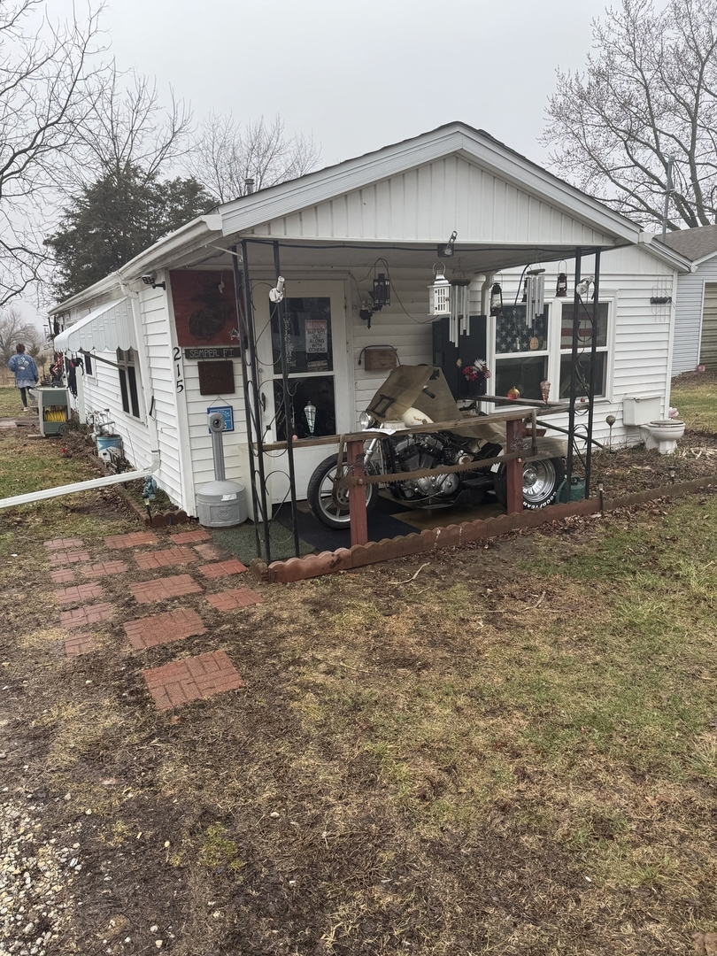 a view of a car park in front of house