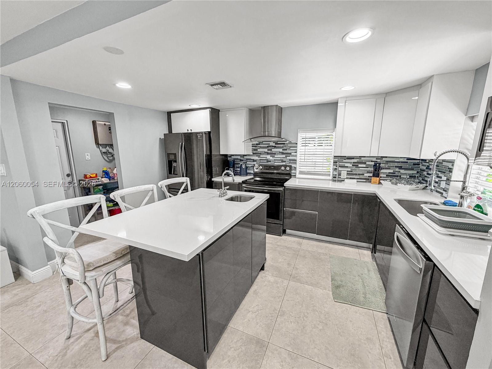 1471 Northeast 132nd Road North Miami, FL 33161 - Photo 4 of 24